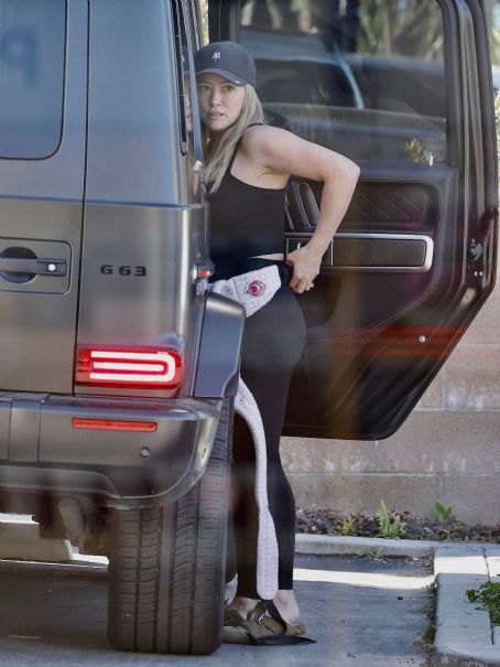 Hilary Duff – In black leggings in Studio City