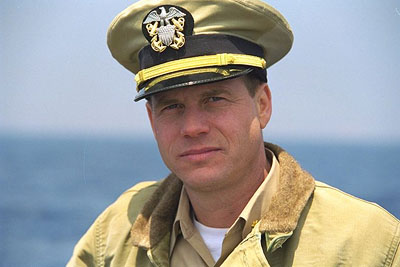 Bill Paxton as Lt. Commander Mike Dahlgren in Universal's U-571 - 2000 ...