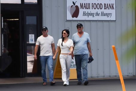 Lauren Sanchez – Seen at Maui Food Bank