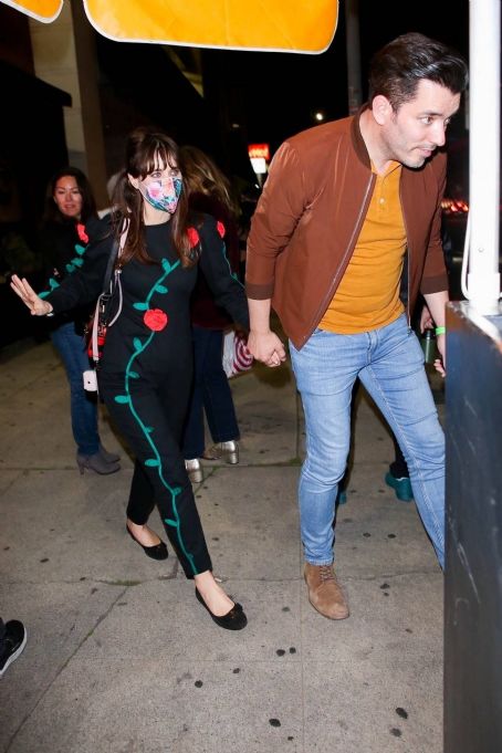 Zooey Deschanel – With Jonathan Scott seen after Judd Apatow’s show at Largo