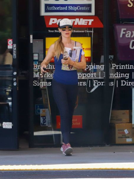 Joanna Krupa – Running errands in Los Angeles
