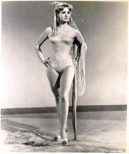 Shirley Jones FamousFix post