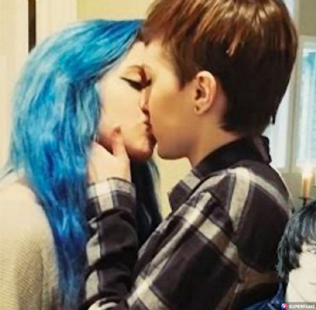 Lainey Jackson and Billie dawn Webb - Hookup