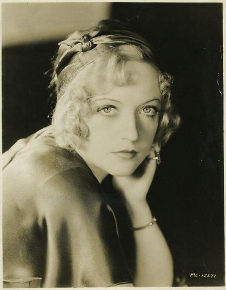 Marion Davies - FamousFix