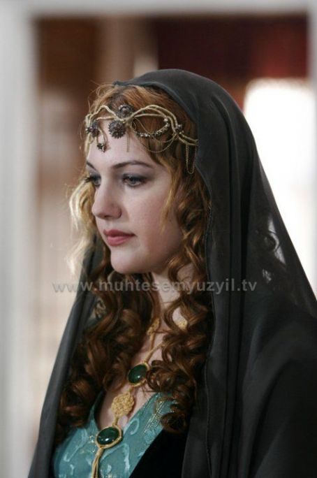 Magnificent Century | Meryem Uzerli Picture #17242367 - 454 x 684 ...