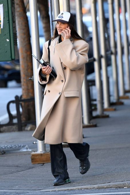 Bella Hadid – Spotted on Manhattan with a trench coat and Salomon sneakers