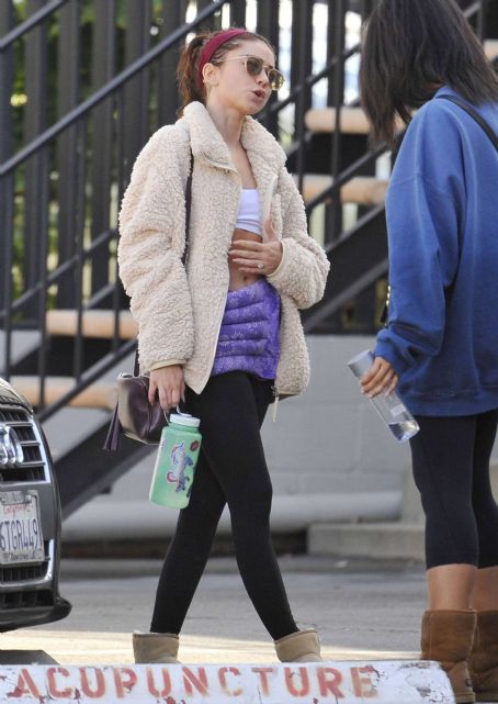 Sarah Hyland – Leaves pilates in Studio City