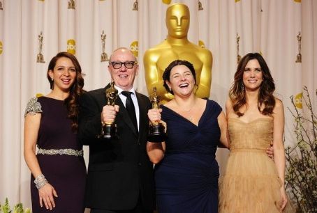 Maya Rudolph, filmmakers Terry George, Oorlagh George and Kristen Wiig At The 84th Annual Academy Awards - Press Room (2012)
