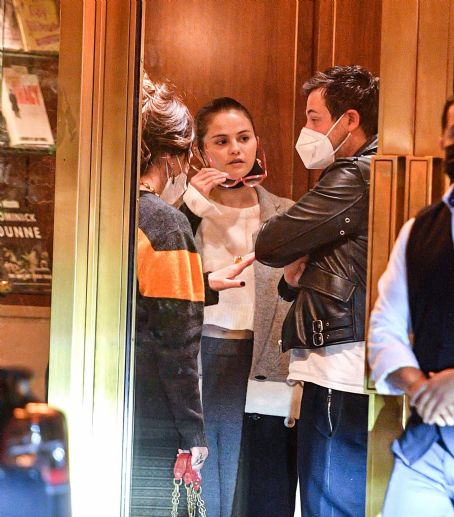 Selena Gomez – Seen after dining with a mystery man in Los Angeles