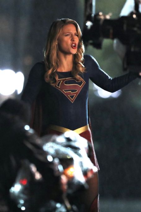 Melissa Benoist Films Scenes for “Supergirl” in Vancouver 09/21/2018