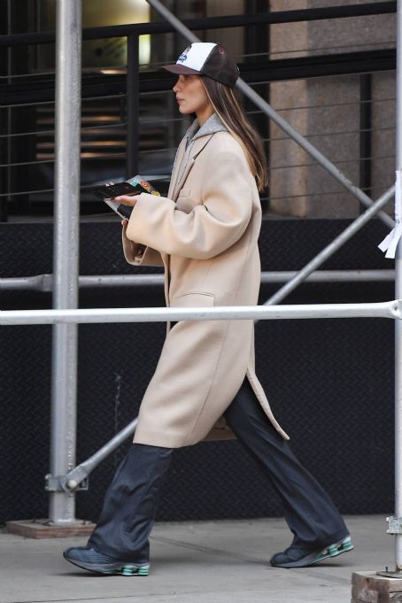 Bella Hadid – Spotted on Manhattan with a trench coat and Salomon sneakers