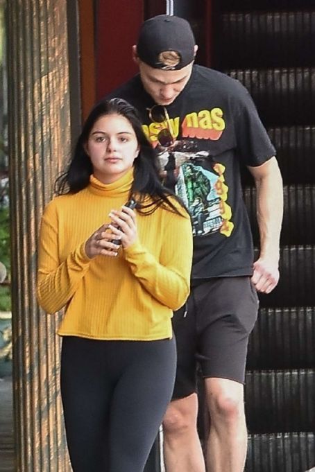 Ariel Winter and Levi Meaden – Out for lunch in Studio City - FamousFix