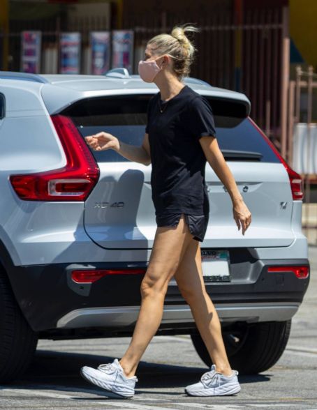 Amanda Kloots – Running errands in Studio City | Amanda Kloots Picture