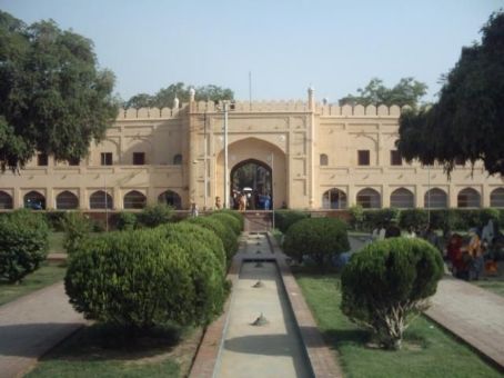 Roshnai Gate