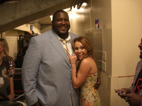 Miley Cyrus Posed With The Blind Side Star Quinton Aaron Famousfix Com Post