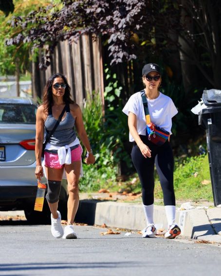 Jessica Alba – Exercising with a walk through Beverly Hills