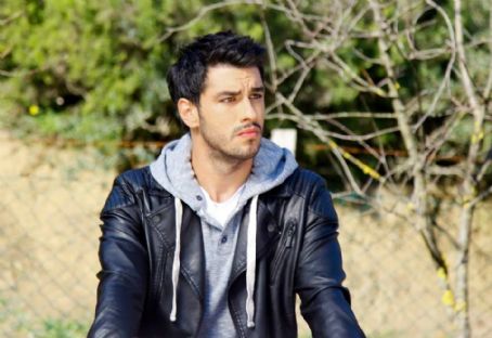 Kiraz Mevsimi TV Series - Aras Aydin