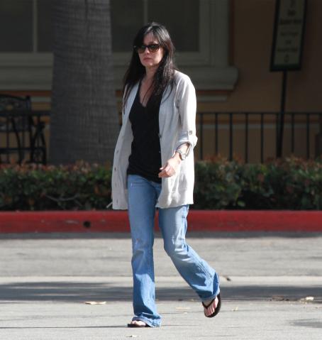 Shannen Doherty - Shannon Doherty Out In Malibu, June 11, 2010 ...