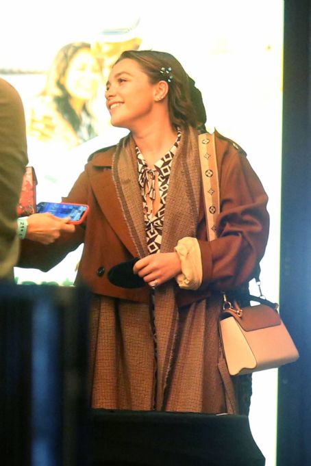 Florence Pugh – With Zach Braff night out in Los Angeles