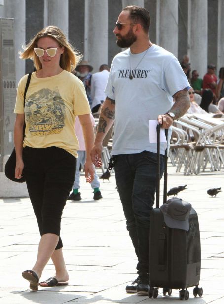 Julia Stiles And Her Husband Preston J Cook Spotted In Venice Famousfix Com Post