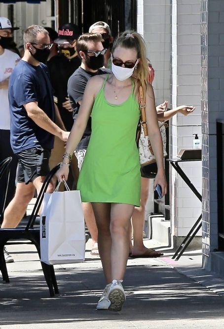 Dakota Fanning – In Light Green Summer Dress At Joan’s On Third In 