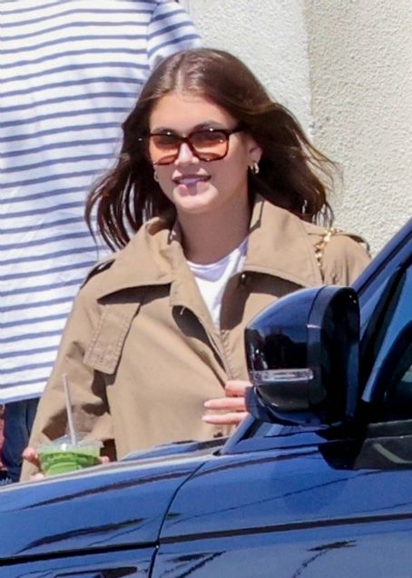 Kaia Gerber – Stopping to get a green juice smoothie in Los Feliz