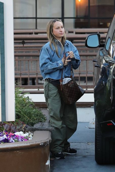 Jennifer Meyer – Arrives at Sushi Park in West Hollywood