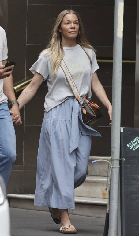 LeAnn Rimes – Heads out in Sydney’s Surry Hills for dinner