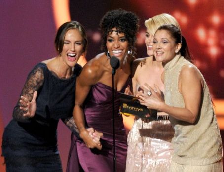 Minka Kelly, Annie Ilonzeh, Rachael Taylor, and Drew Barrymore at The 63rd Primetime Emmy Awards (2011)
