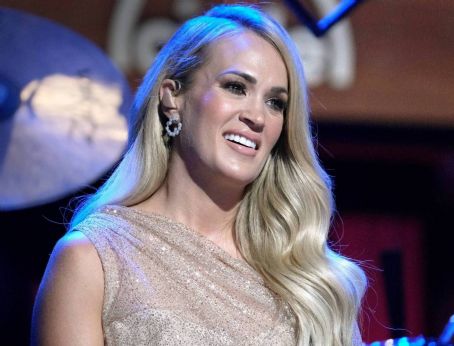 Carrie Underwood Photos, News and Videos, Trivia and Quotes - FamousFix