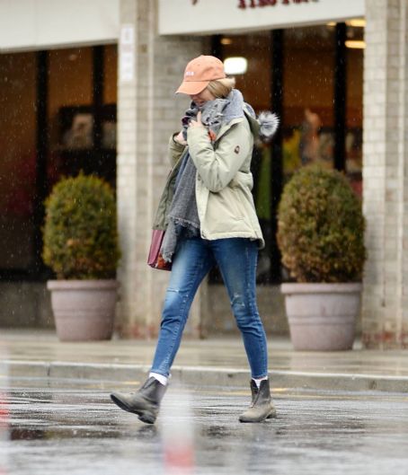 Arielle Kebbel – Running errands in Westchester County in New York State