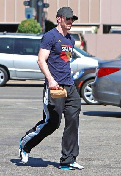 Chris Evans Picks Up a Taco Lunch