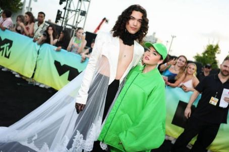 Conan Gray and Lauren Spencer-Smith - The 2022 MTV Video Music Awards