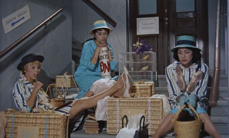 Lena Madsén, Lena Söderblom and Meg Westergren in Fröken April (1958)
