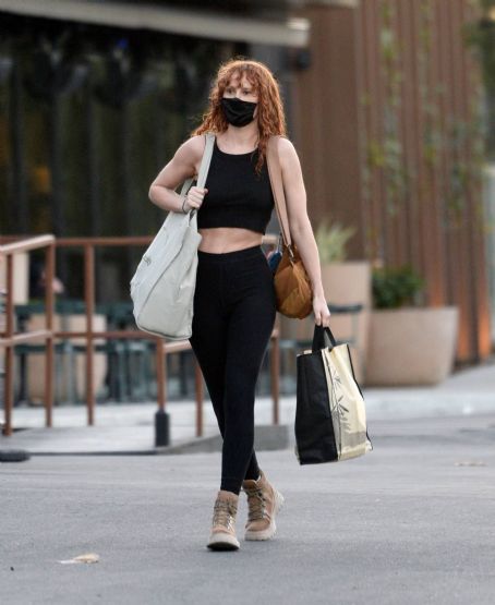 Rumer Willis Shows Off Her Toned Abs On A Run In Los Angeles Famousfix