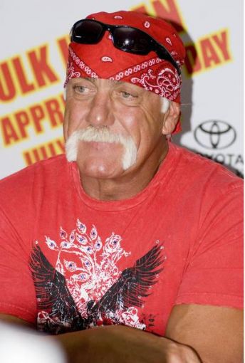 Hulk Hogan & Wife Finalize Their Divorce