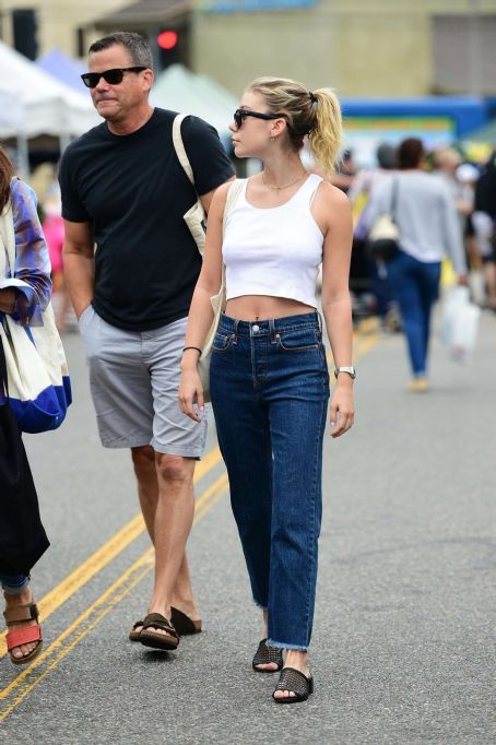 Genevieve Hannelius – Spotted at Farmer’s Market in Studio City