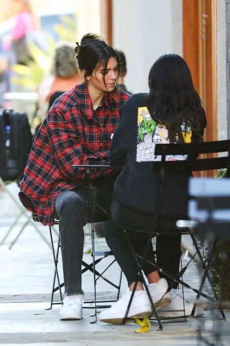 Kendall Jenner – Leaves Alfreds with friends in West Hollywood