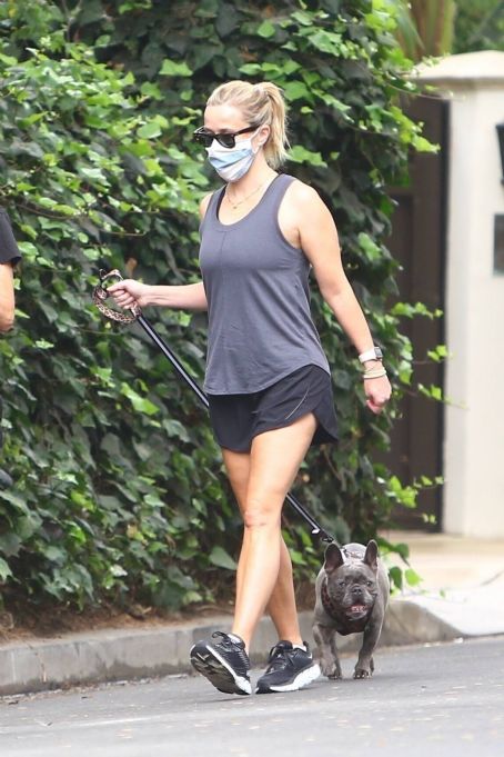 Reese Witherspoon – Seen at morning power walk with her dog in ...