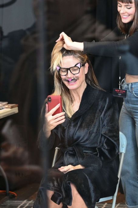 Heidi Klum – Costume Unfold on Amazon Display Window in New York