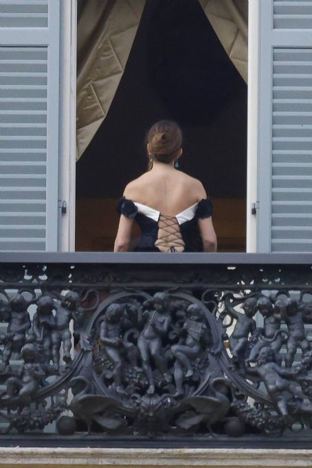 Chrissy Teigen – Pictured on the balcony of Villa Passalacqua in Como