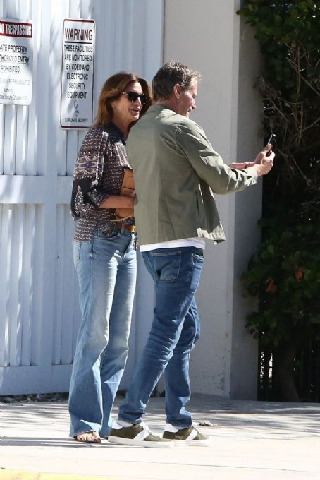 Cindy Crawford Spends Her 58th Birthday Shopping with Rande Gerber in ...