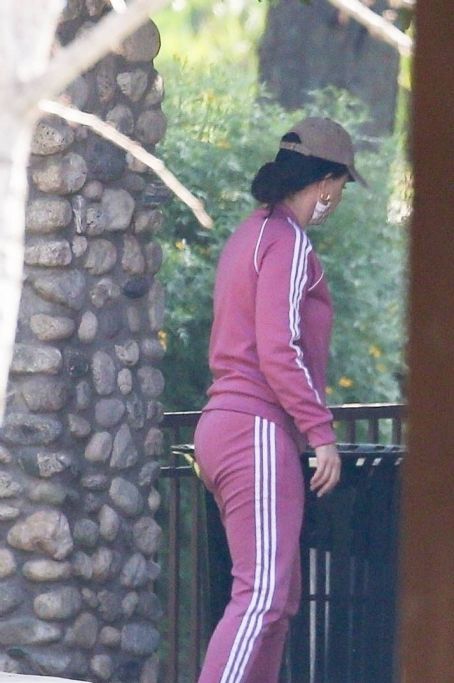 Katy Perry – Rocks her Adidas set while out in Beverly Hills | Katy ...