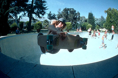 Dogtown and Z-Boys (2001)