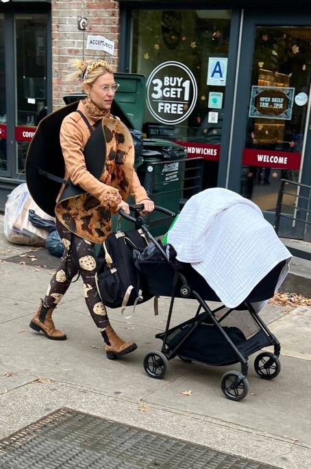 Claire Danes – Wearing costume dressed as a chocolate chip cookie in Halloween in NYC