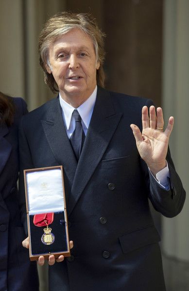 Paul McCartney Poses Following An Investiture Ceremony, Where He Was ...