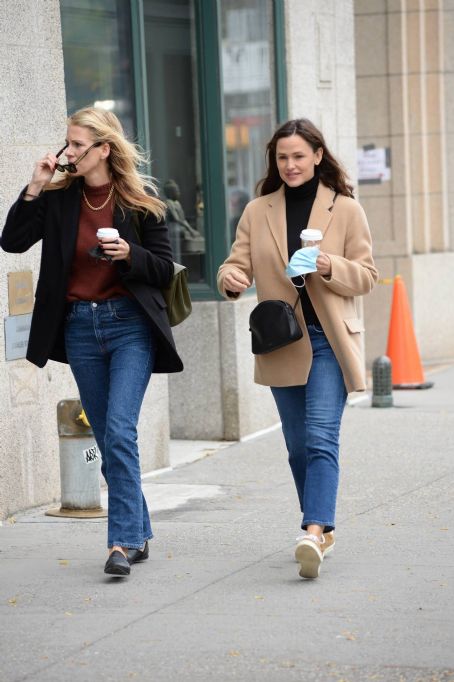 Jennifer Garner – Seen while out with a girlfriend in New York City