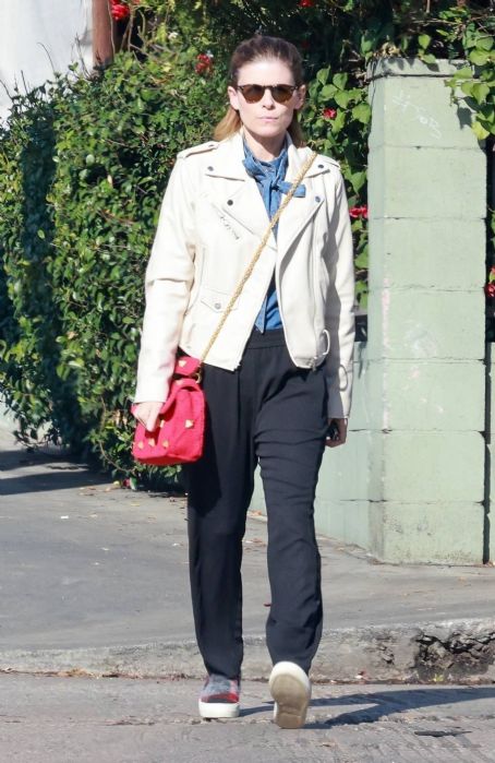 Kate Mara – Seen with a friend in Los Feliz