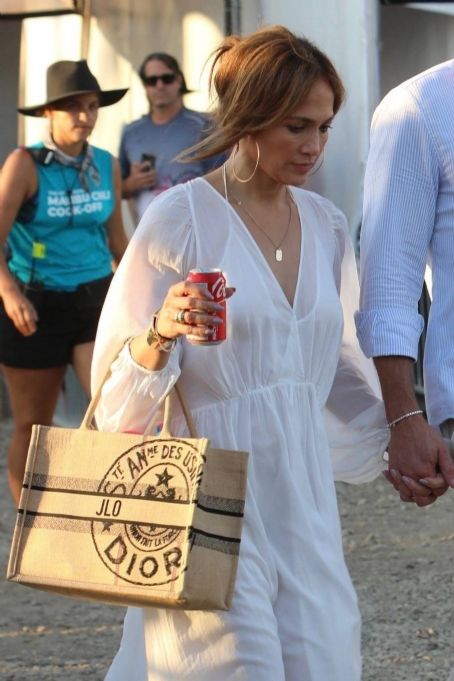 Jennifer Lopez – Out in Malibu