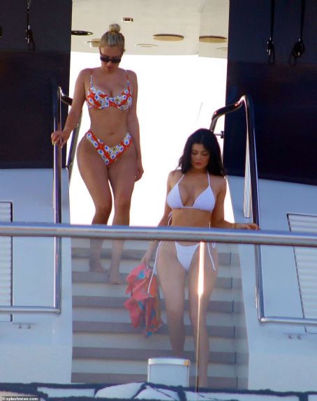 Kylie Jenner – Wearing a bikini on a yacht in Capri